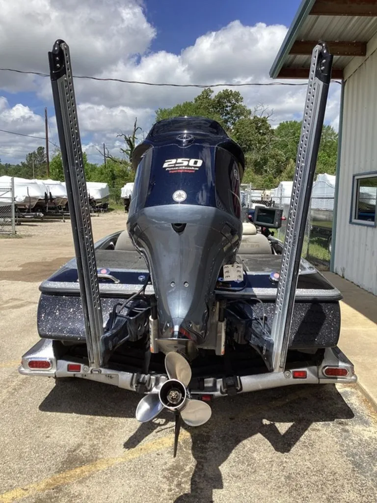 Slide: The Image of Skeeter FX20 2013 - 5