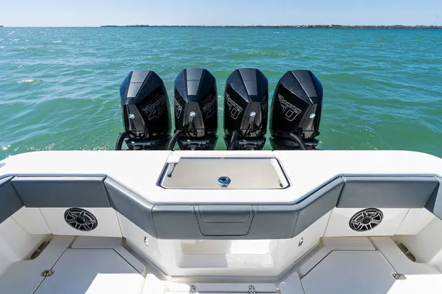 Slide: The Image of SeaVee 390Z 2021 - 35