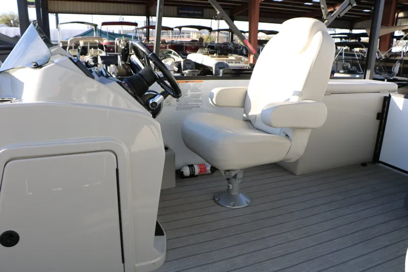 Slide: The Image of SunChaser Geneva 22 SB DH 2024 - 29