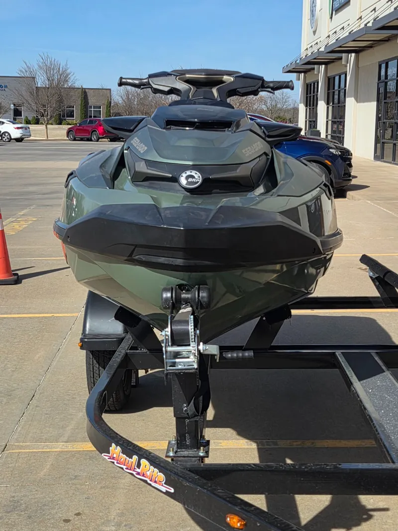 Slide: The Image of Sea-Doo GTX Limited 300 2022 - 3