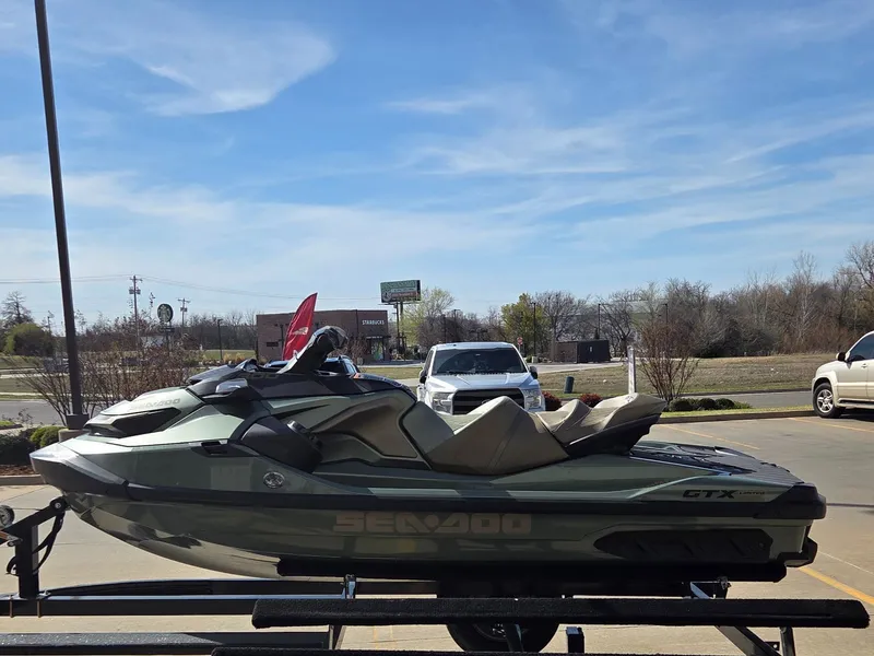 Slide: The Image of Sea-Doo GTX Limited 300 2022 - 5