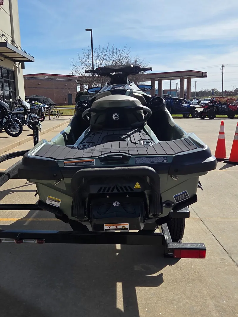 Slide: The Image of Sea-Doo GTX Limited 300 2022 - 7
