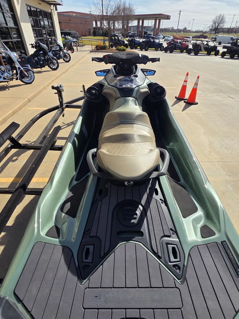 Slide: The Image of Sea-Doo GTX Limited 300 2022 - 9