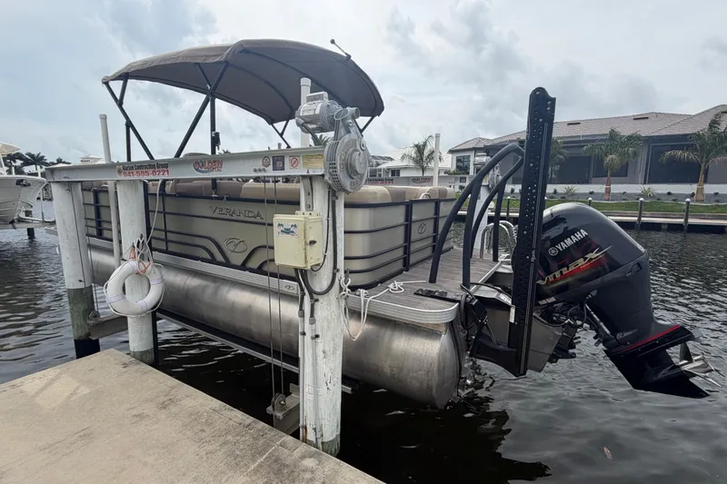 Slide: The Image of 2020 Veranda Relax VR 22 RC pontoon boat docked with Yamaha outboard motor. - 3