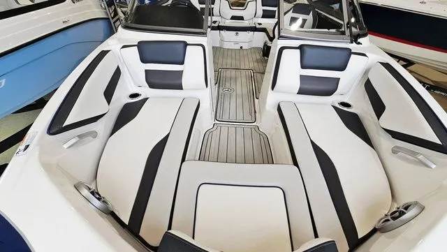 Slide: The Image of Yamaha 195S 2021 - 10