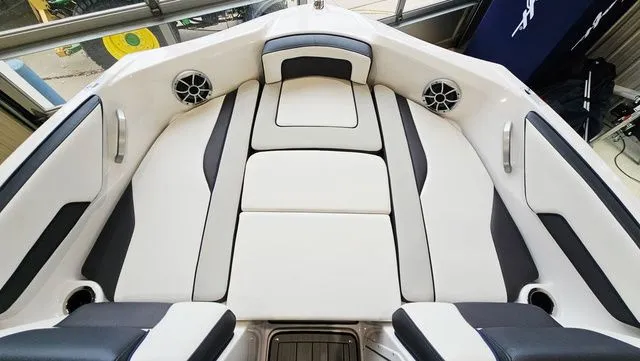 Slide: The Image of Yamaha 195S 2021 - 9