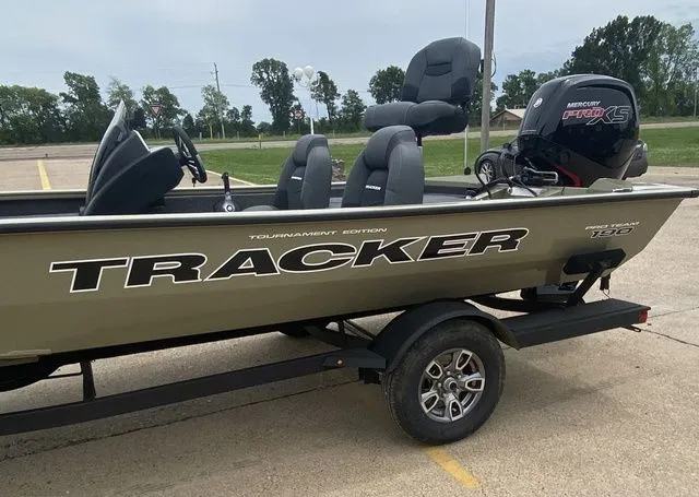 Slide: The Image of Tracker Pro Team 190 TX 2026 - 22