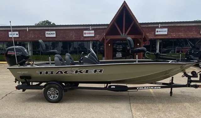 Slide: The Image of Tracker Pro Team 190 TX 2026 - 24