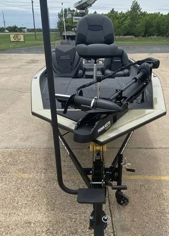Slide: The Image of Tracker Pro Team 190 TX 2026 - 5