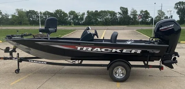 The Image of Tracker Pro Team 175 TF 2026 - 1