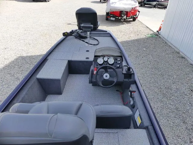 Slide: The Image of Tracker Pro 170 2021 - 10