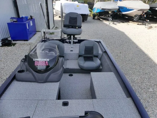 Slide: The Image of Tracker Pro 170 2021 - 11