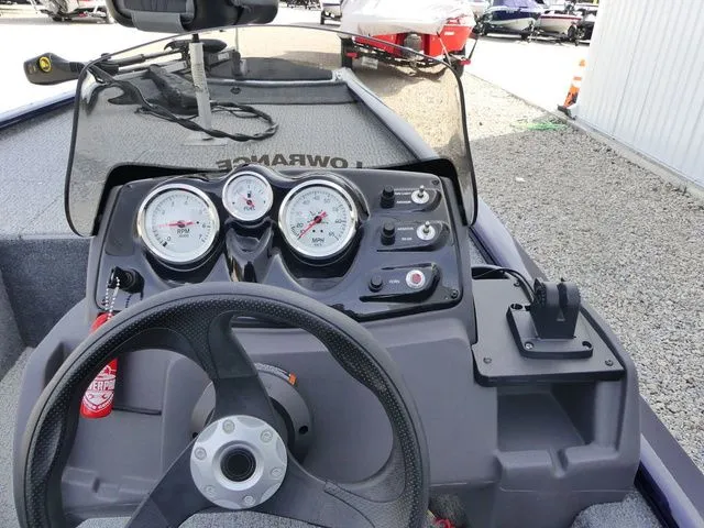 Slide: The Image of Tracker Pro 170 2021 - 12