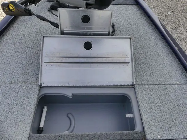 Slide: The Image of Tracker Pro 170 2021 - 13