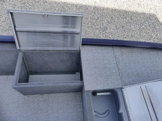 Slide: The Image of Tracker Pro 170 2021 - 14