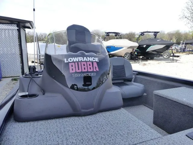 Slide: The Image of Tracker Pro 170 2021 - 9