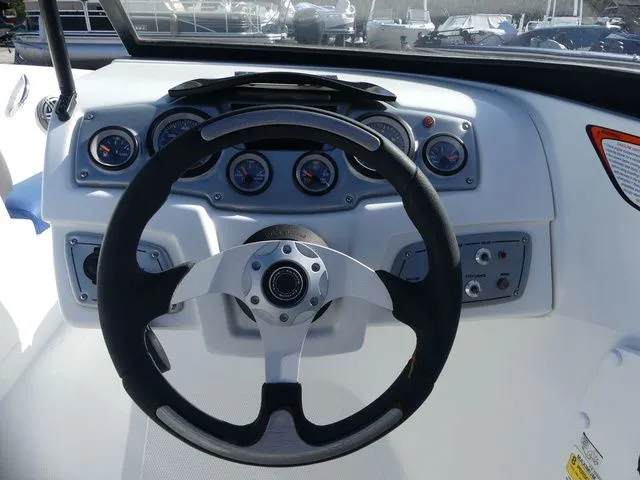 Slide: The Image of Tahoe 500 TS 2019 - 17