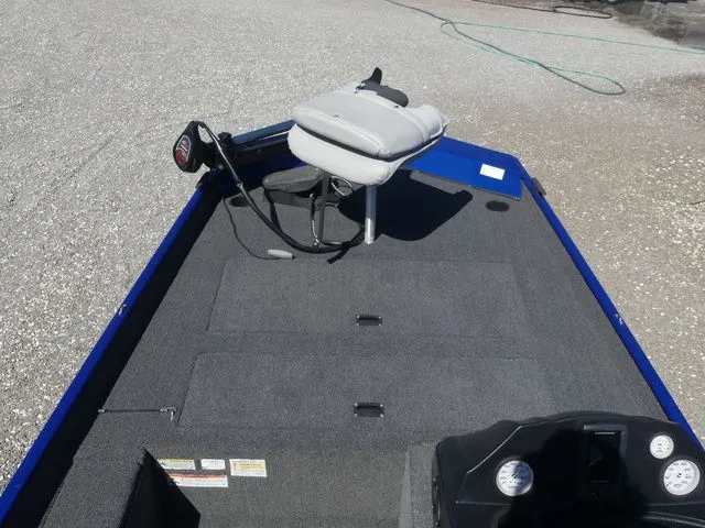 Slide: The Image of Crestliner 1700 Storm 2023 - 11