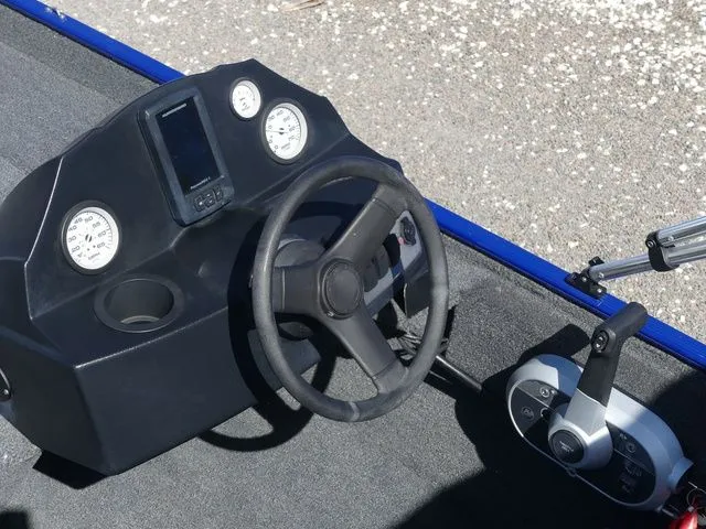 Slide: The Image of Crestliner 1700 Storm 2023 - 15