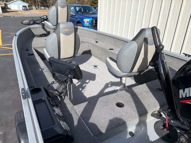 Slide: The Image of Alumacraft Classic 165 2020 - 10