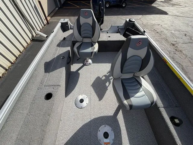 Slide: The Image of Alumacraft Classic 165 2020 - 14