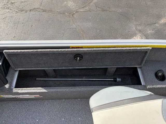 Slide: The Image of Alumacraft Classic 165 2020 - 15