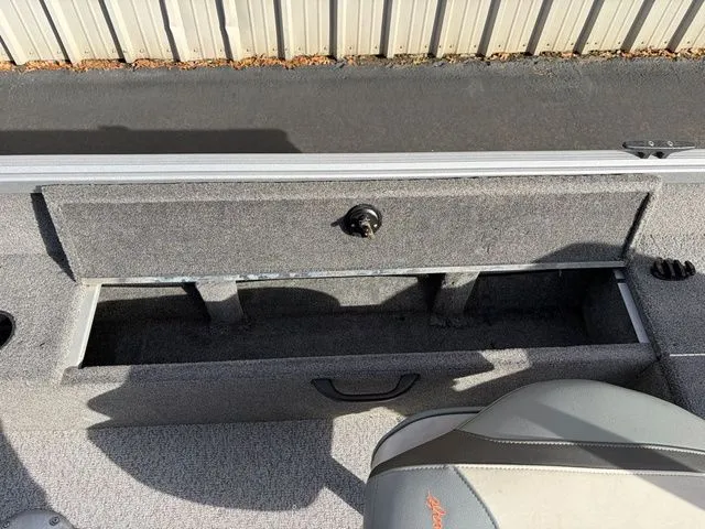 Slide: The Image of Alumacraft Classic 165 2020 - 17