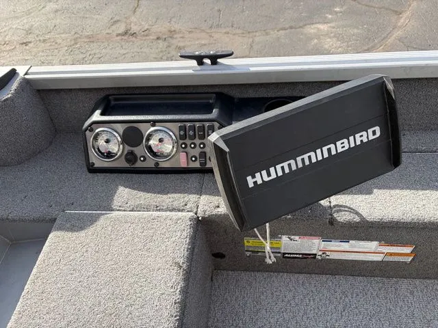 Slide: The Image of Alumacraft Classic 165 2020 - 19