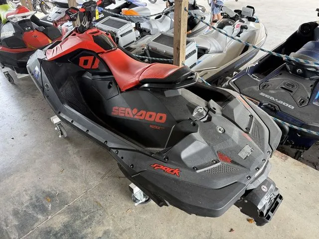 Slide: The Image of Sea-Doo Spark Trixx 2-up Rotax 900 H.O. ACE IBR 2021 - 3