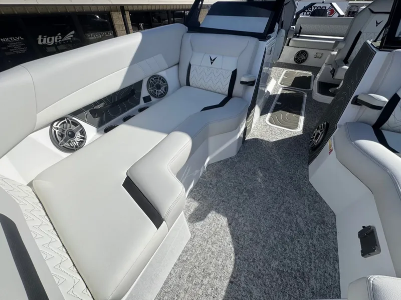 Slide: The Image of Revel RS25L 2026 - 22