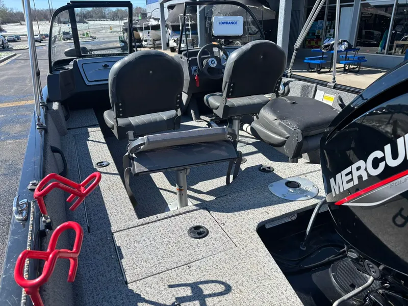 Slide: The Image of Tracker Pro Guide V-16 WT 2024 - 23