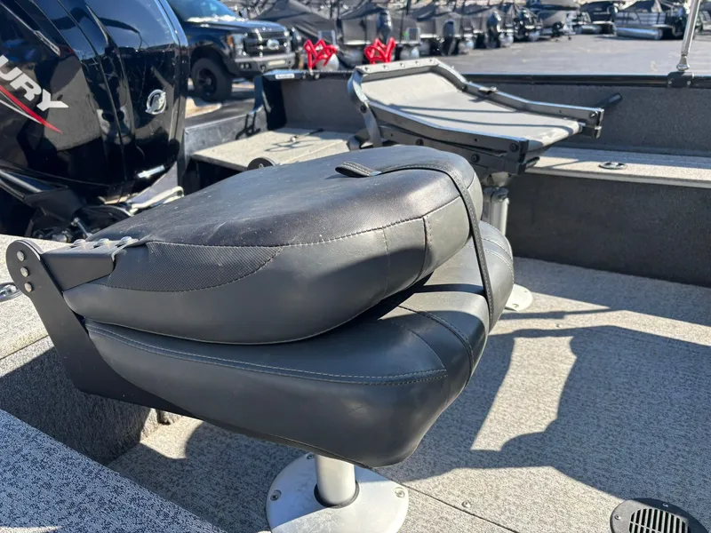 Slide: The Image of Tracker Pro Guide V-16 WT 2024 - 31