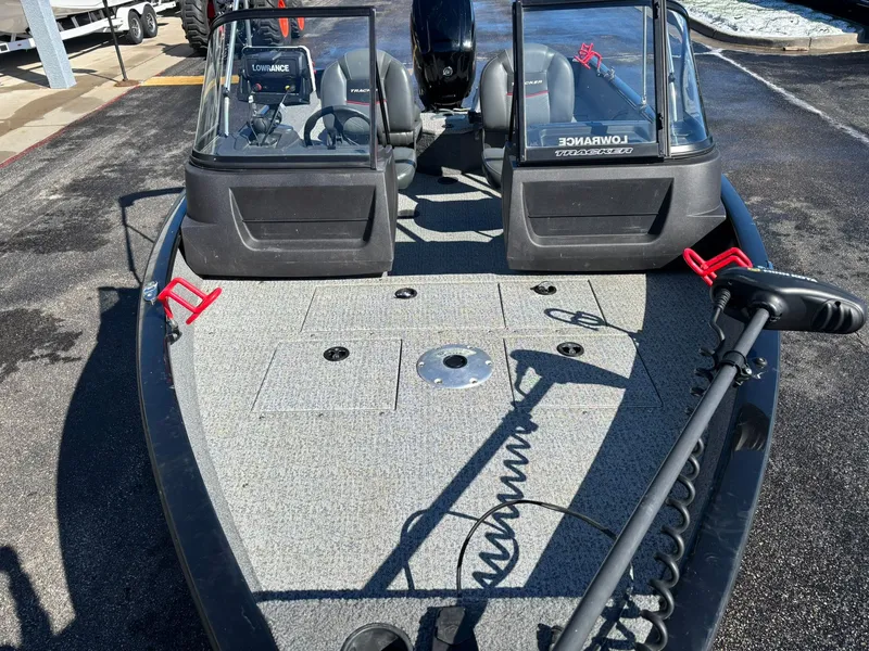 Slide: The Image of Tracker Pro Guiide V-16 WT 2024 - 10