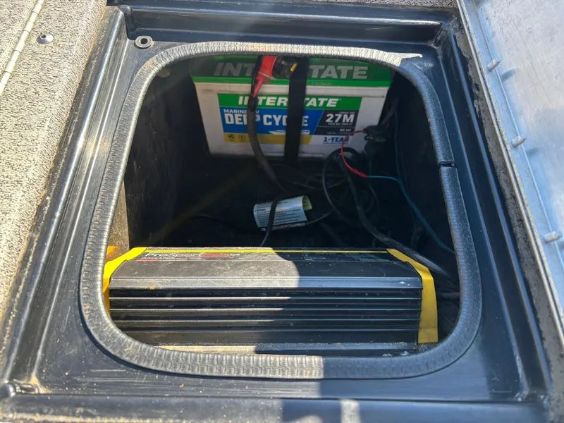 Slide: The Image of Tracker Pro Guiide V-16 WT 2024 - 11