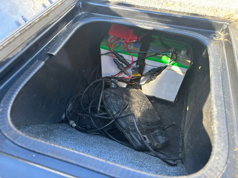 Slide: The Image of Tracker Pro Guiide V-16 WT 2024 - 12