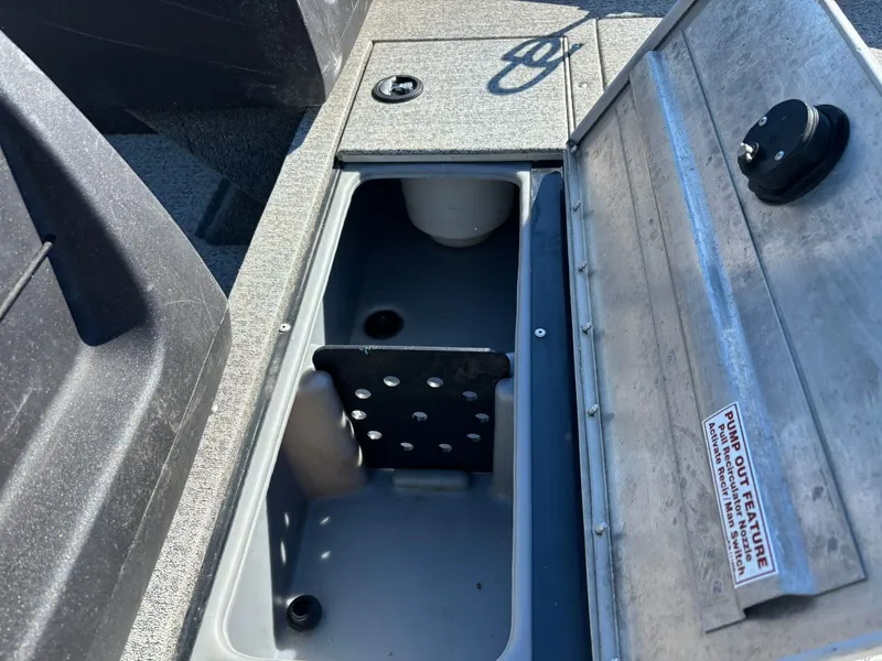 Slide: The Image of Tracker Pro Guiide V-16 WT 2024 - 14