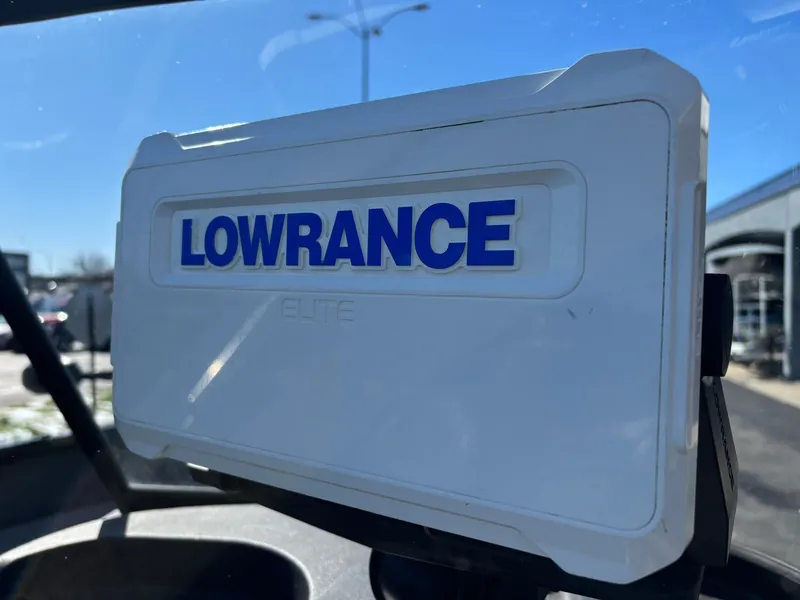 Slide: The Image of Tracker Pro Guiide V-16 WT 2024 - 15