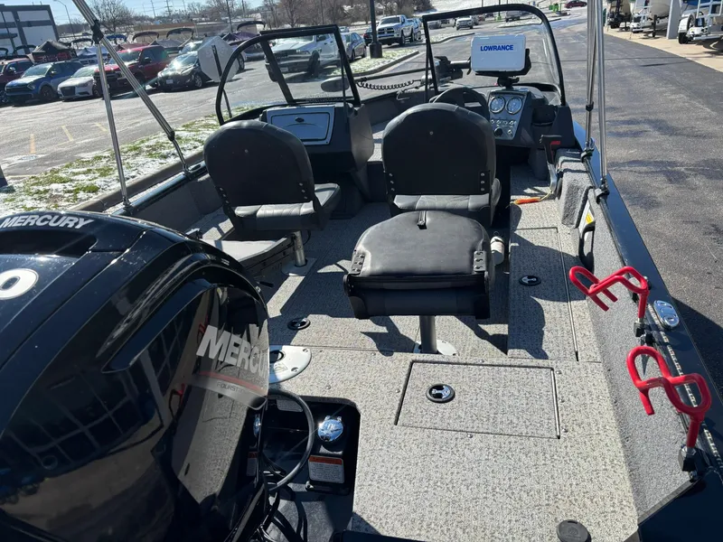 Slide: The Image of Tracker Pro Guiide V-16 WT 2024 - 19