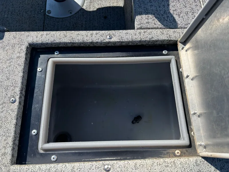 Slide: The Image of Tracker Pro Guiide V-16 WT 2024 - 20