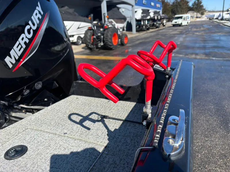 Slide: The Image of Tracker Pro Guiide V-16 WT 2024 - 26