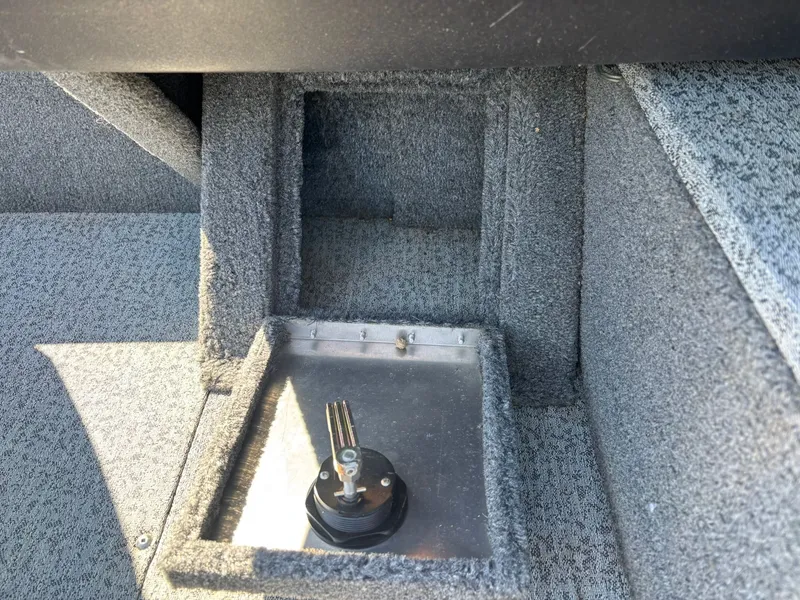 Slide: The Image of Tracker Pro Guiide V-16 WT 2024 - 28