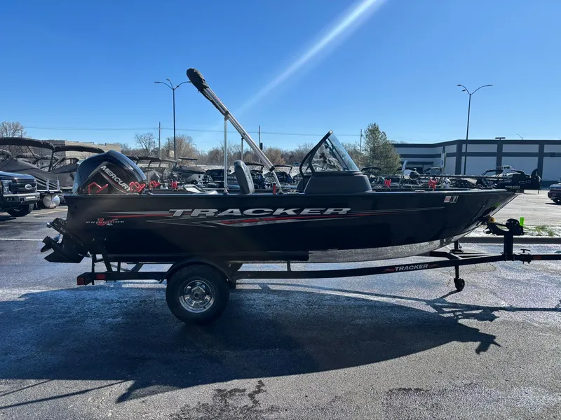 Slide: The Image of Tracker Pro Guiide V-16 WT 2024 - 4