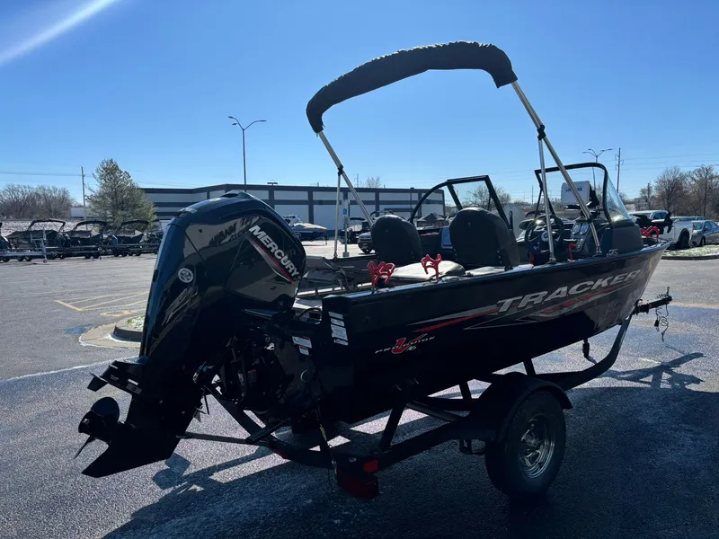 Slide: The Image of Tracker Pro Guiide V-16 WT 2024 - 5