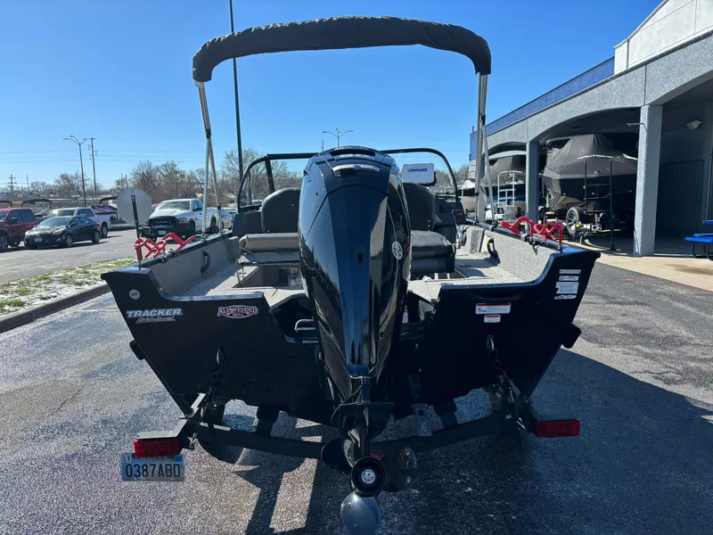 Slide: The Image of Tracker Pro Guiide V-16 WT 2024 - 6