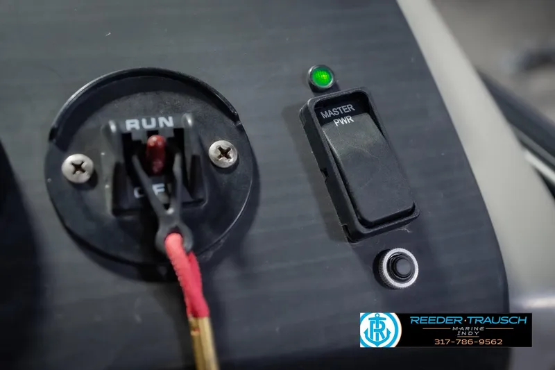 Slide: The Image of Control panel of 2022 Bennington 23 QXFBA boat with master power switch. - 40