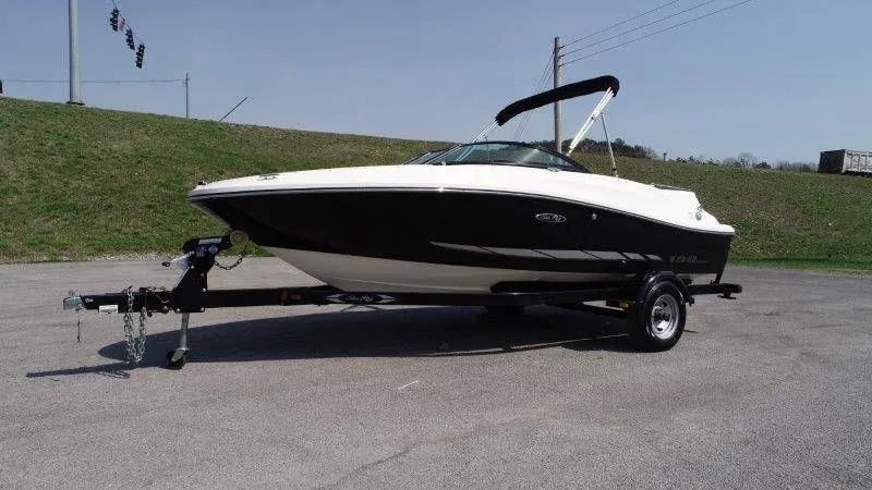 Slide: The Image of Sea Ray 190 Sport 2014 - 12