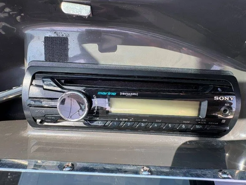 Slide: The Image of Sea Ray 190 Sport 2014 - 24