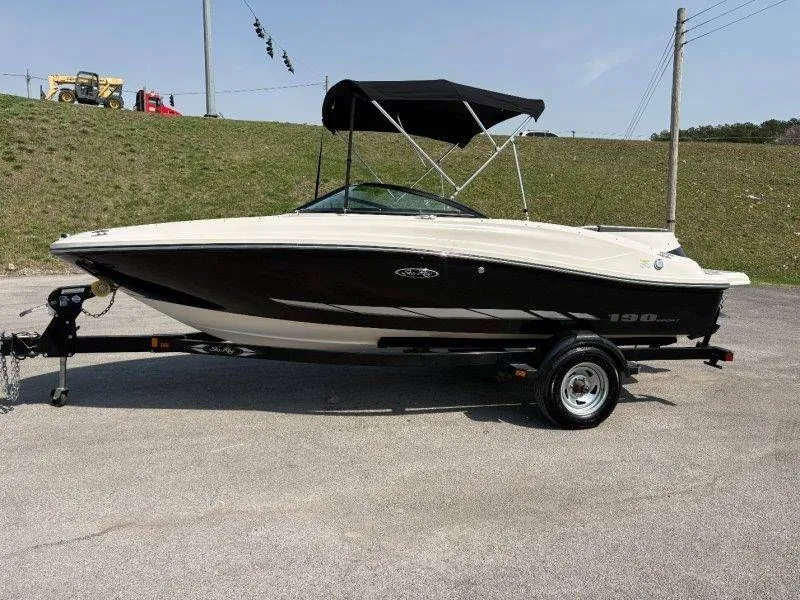 Slide: The Image of Sea Ray 190 Sport 2014 - 27
