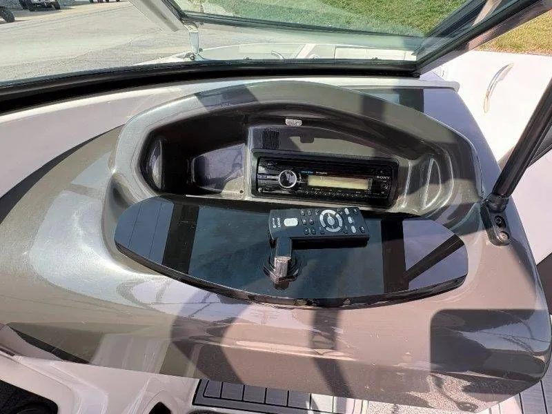 Slide: The Image of Sea Ray 190 Sport 2014 - 28