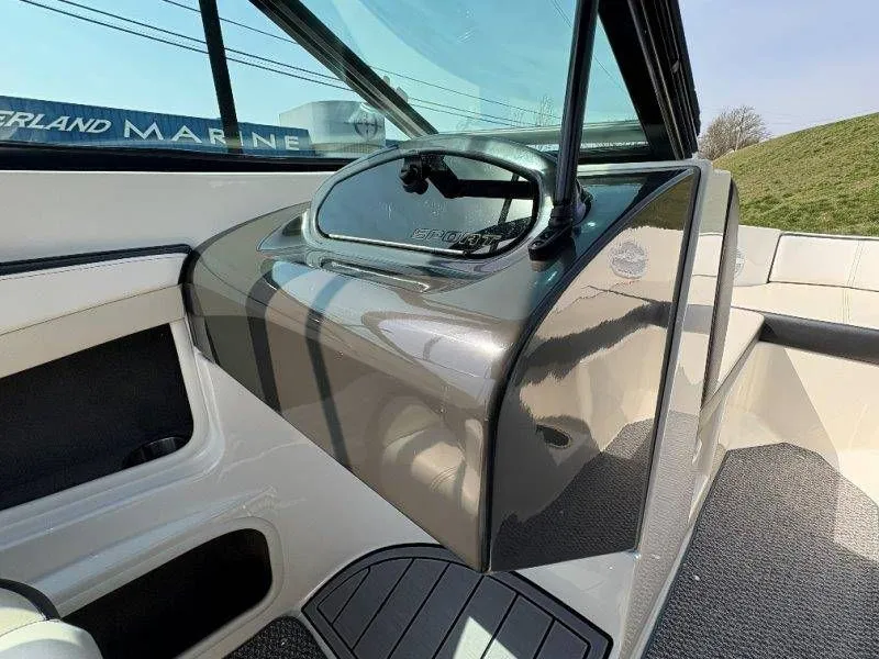 Slide: The Image of Sea Ray 190 Sport 2014 - 29